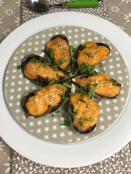 Mejillones Con Verduras Gratinados Con Bechamel De Tomate