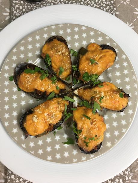 Mejillones Con Verduras Gratinados Con Bechamel De Tomate