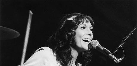 LAS MEJORES CANTANTES DE ROCK: ENTRE KAREN CARPENTER Y JANIS JOPLIN  El rock siempre ha contado con voces de chicas, las cuales han enriquecido el género y le han dado una perspectiva propia. Y como es lógico, existe una gran diversidad, con muchas que...