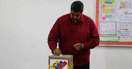 Presidente Nicolás Maduro ejerció su derecho al voto