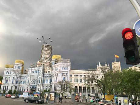La imagen puede contener: cielo, nubes y exterior