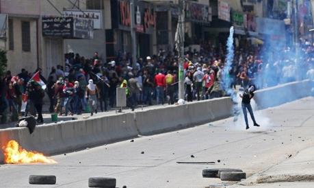 enfrentamientos con las fuerzas de seguridad israelíes en el cruce de Kalandia (Wafa, 14 de mayo de 2018).