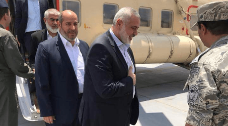 La delegación de Hamás en el helicóptero militar egipcio (Araby Post, 13 de mayo de 2018)