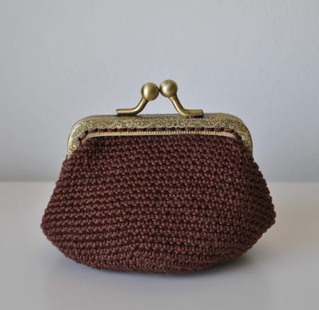 MONEDERO MARRON DE GANCHILLO