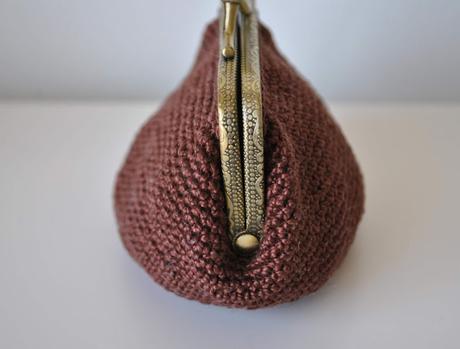 MONEDERO MARRON DE GANCHILLO