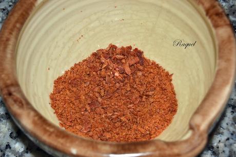 Espaguetis con crema de queso y crujiente de jamón