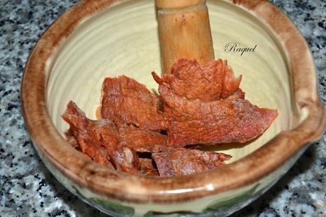 Espaguetis con crema de queso y crujiente de jamón