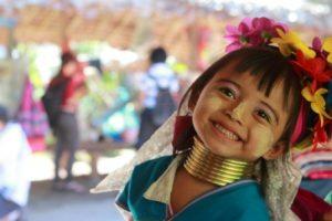 mujeres padaung y sus collares de anillas