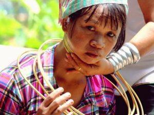 mujeres padaung y sus collares de anillas