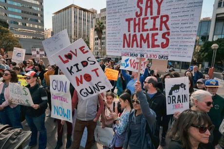 ¿Por qué los tiroteos escolares son tan comunes en Estados Unidos?