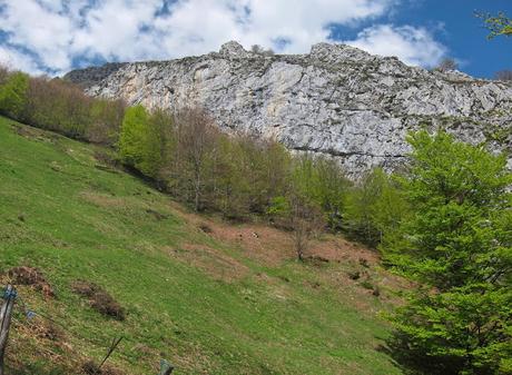 Peña Melera desde Felechosa por Foces del Pino Peña Melera desde Felechosa por Foces del Pino