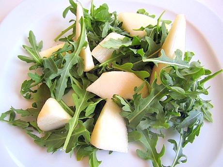 Recetas saludables : Ensalada detox de pera , pasas y rúcula Recetas saludables : Ensalada detox de pera , pasas y rúcula