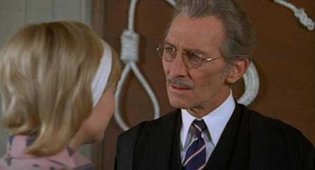 Peter Cushing y Judy Geeson en Fear in the Night