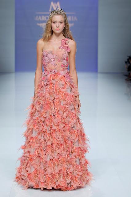 La colección 2019 de vestidos de novia y fiesta de Marco & María nos transporta nostálgicamente al sueño de una noche de verano