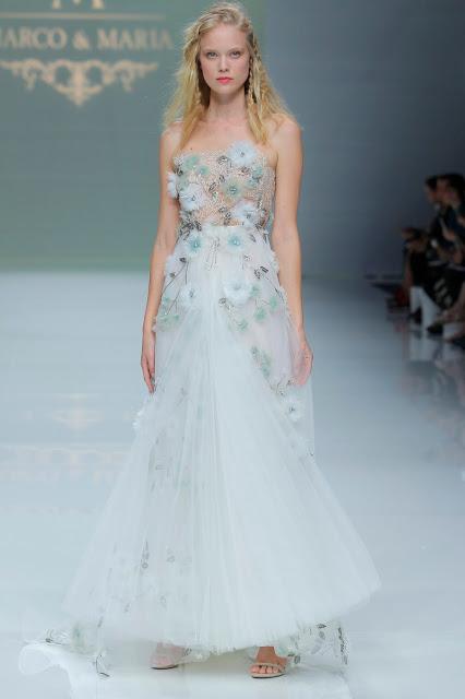 La colección 2019 de vestidos de novia y fiesta de Marco & María nos transporta nostálgicamente al sueño de una noche de verano