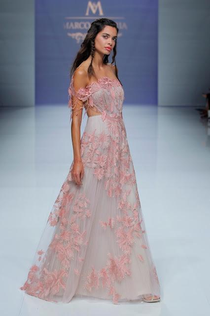 La colección 2019 de vestidos de novia y fiesta de Marco & María nos transporta nostálgicamente al sueño de una noche de verano