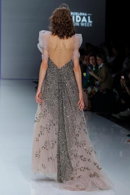 La colección 2019 de vestidos de novia y fiesta de Marco & María nos transporta nostálgicamente al sueño de una noche de verano