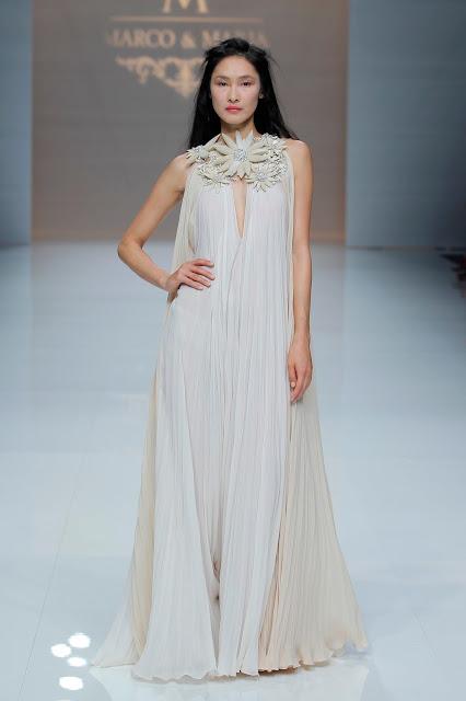 La colección 2019 de vestidos de novia y fiesta de Marco & María nos transporta nostálgicamente al sueño de una noche de verano