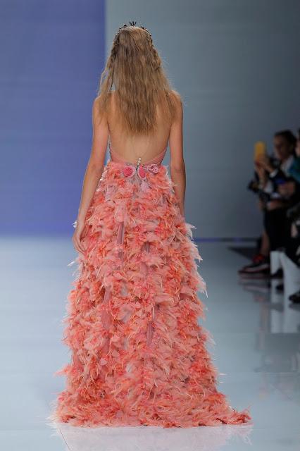 La colección 2019 de vestidos de novia y fiesta de Marco & María nos transporta nostálgicamente al sueño de una noche de verano