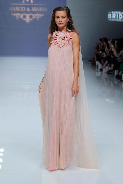 La colección 2019 de vestidos de novia y fiesta de Marco & María nos transporta nostálgicamente al sueño de una noche de verano