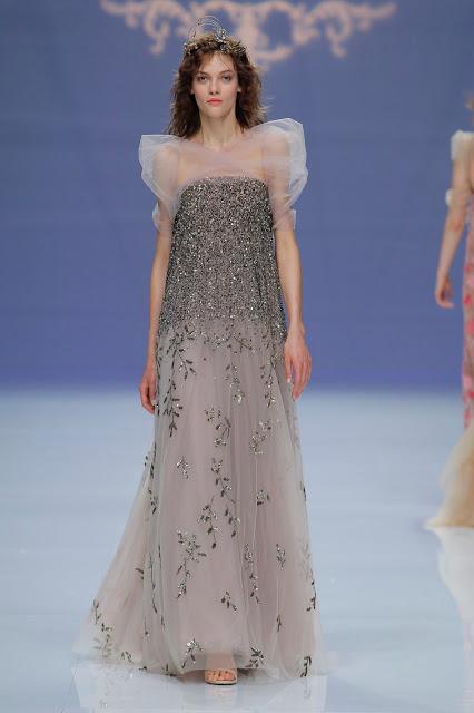La colección 2019 de vestidos de novia y fiesta de Marco & María nos transporta nostálgicamente al sueño de una noche de verano