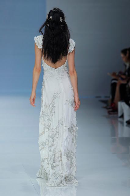 La colección 2019 de vestidos de novia y fiesta de Marco & María nos transporta nostálgicamente al sueño de una noche de verano