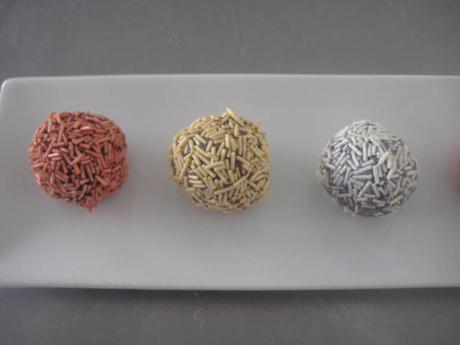 TRUFAS DE AVELLANA CON FIDEOS BLANCOS METALIZADOS