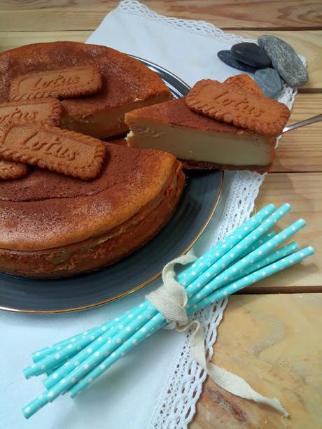 Lotus cheesecake. Deliciosa tarta de queso horneada con crema de galeltas Lotus. Lotus cheesecake. Deliciosa tarta de queso horneada con crema de galeltas Lotus.