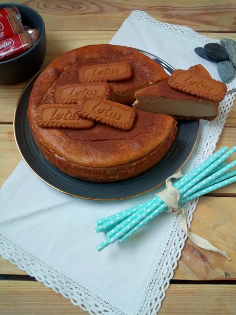 Lotus cheesecake. Deliciosa tarta de queso horneada con crema de galeltas Lotus. Lotus cheesecake. Deliciosa tarta de queso horneada con crema de galeltas Lotus.