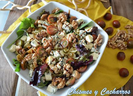 Ensalada de pasta con nueces y queso azul