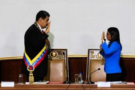 Asamblea Constituyente juramenta a Maduro como presidente reelecto.