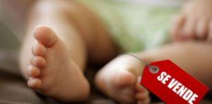 Una mujer vende a su hija de 19 meses para gastar el dinero en cosméticos bebe