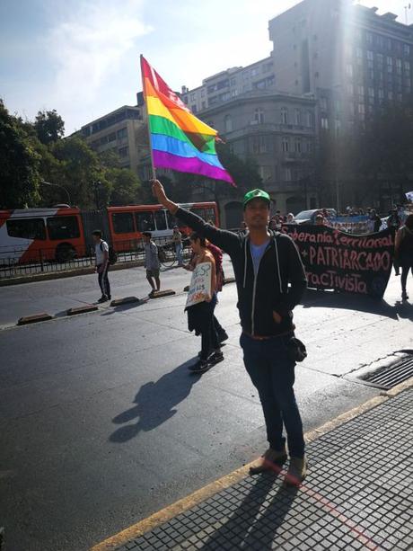 Chile. Levantemos Derechos Homosexuales y luego las banderas. Un 17 mayo hueco