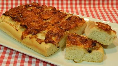 Cómo hacer pan casero de bacon y cebolla