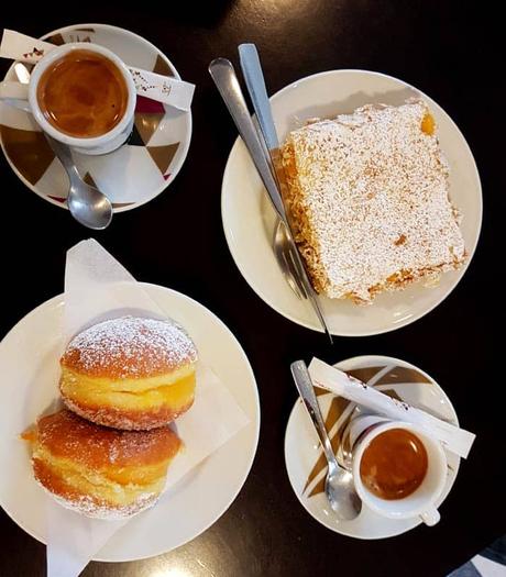 Comer en Amarante. Tapeo a la portuguesa en una bodega con solera Cafés y dulces en la Confeitaria da Ponte comer en Amarante