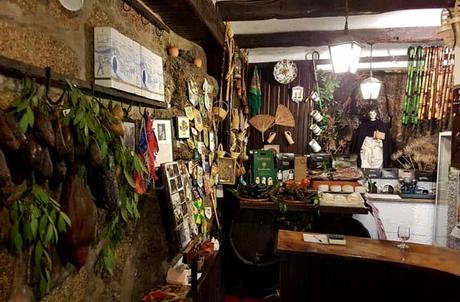 Comer en Amarante. Tapeo a la portuguesa en una bodega con solera Decoración de la Adega Kilowatt comer en Amarante