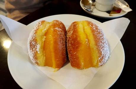 Comer en Amarante. Tapeo a la portuguesa en una bodega con solera Bola de Berlim comer en Amarante