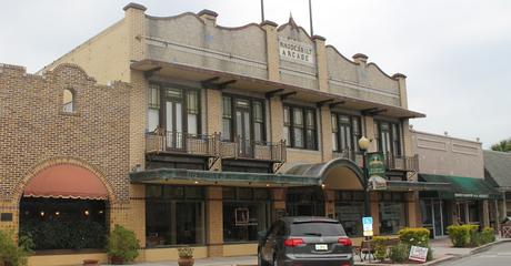 Por las calles del downtown en Lake Wales Por las calles del downtown en Lake Wales