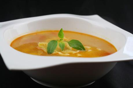 Sopa de Verduras a la Albahaca con Dumplings de Pollo