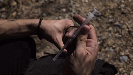 jair-lazaro-480031-unsplash Por qué los consumidores de drogas prefieren heroína en casa pero cocaína cuando están fuera