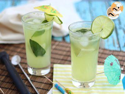 Mojito de pepino refrescante sin alcohol