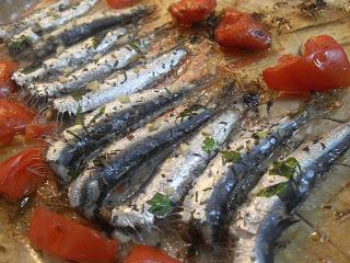 Sardinas a las finas hierbas con tomates asados Sardinas a las finas hierbas con tomates asados
