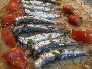 Sardinas a las finas hierbas con tomates asados Sardinas a las finas hierbas con tomates asados