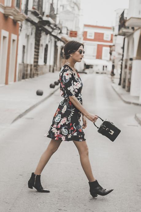 ¿Cómo combinar un vestido de flores con botas cowboy? - FLORAL DRESS+COWBOY BOOTIES