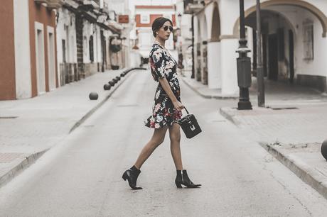 ¿Cómo combinar un vestido de flores con botas cowboy? - FLORAL DRESS+COWBOY BOOTIES