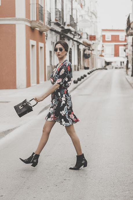 ¿Cómo combinar un vestido de flores con botas cowboy? - FLORAL DRESS+COWBOY BOOTIES