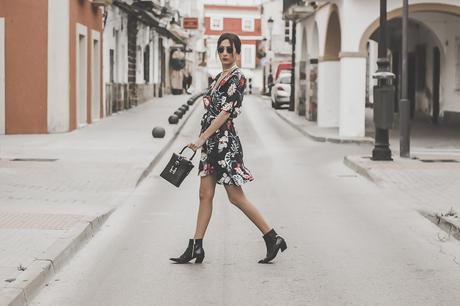 ¿Cómo combinar un vestido de flores con botas cowboy? - FLORAL DRESS+COWBOY BOOTIES