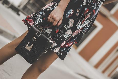 ¿Cómo combinar un vestido de flores con botas cowboy? - FLORAL DRESS+COWBOY BOOTIES