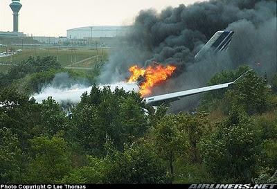 GRANDES ACCIDENTES AEREOS: ENTRE EL MAL TIEMPO Y ERRORES DE PILOTAJE, EL TREPIDANTE Y MILAGROSO ATERRIZAJE DEL VUELO 358 DE AIR FRANCE.