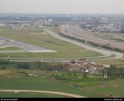 GRANDES ACCIDENTES AEREOS: ENTRE EL MAL TIEMPO Y ERRORES DE PILOTAJE, EL TREPIDANTE Y MILAGROSO ATERRIZAJE DEL VUELO 358 DE AIR FRANCE.